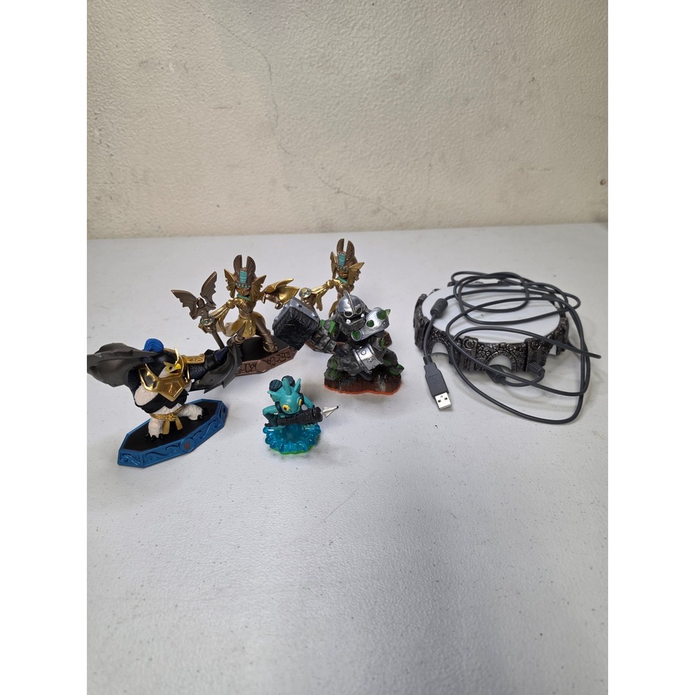 Skylanders Swap Force Wii Game Bundle with Portal and 5 Figures King Pen Stone